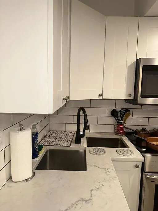 Διαμέρισμα Brand New 1 Bedroom Basement Suite. Wi-Fi,Netflix Έντμοντον Καναδάς