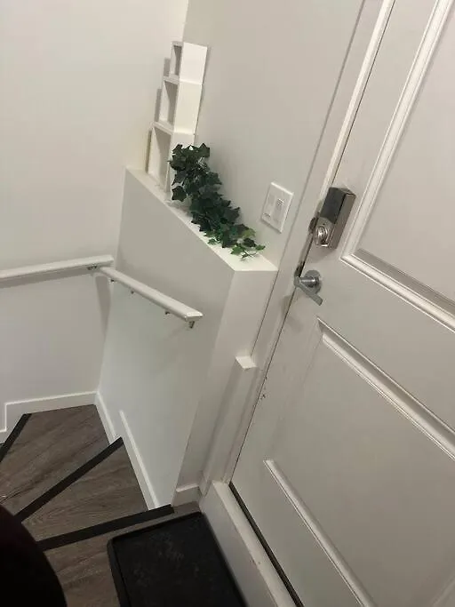 Διαμέρισμα Brand New 1 Bedroom Basement Suite. Wi-Fi,Netflix Έντμοντον