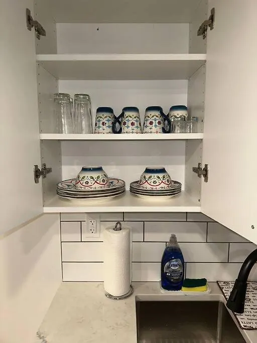 Brand New 1 Bedroom Basement Suite. Wi-Fi,Netflix Έντμοντον 0*,