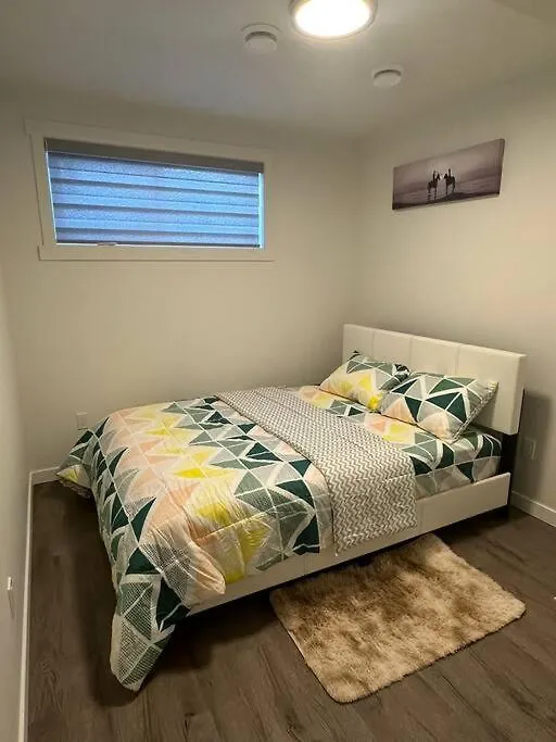 Brand New 1 Bedroom Basement Suite. Wi-Fi,Netflix Edmonton Apartment
