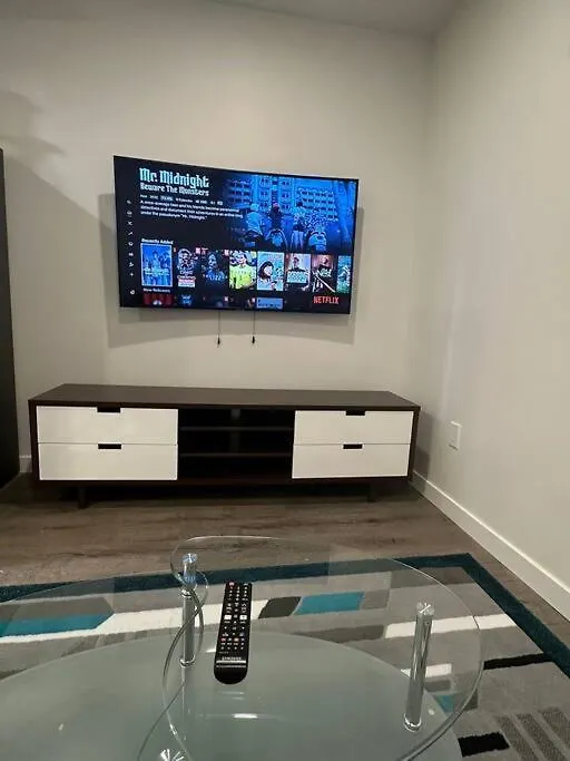 Brand New 1 Bedroom Basement Suite. Wi-Fi,Netflix Edmonton 0*,  Kanada