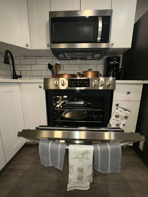 Brand New 1 Bedroom Basement Suite. Wi-Fi,Netflix Edmonton Kanada